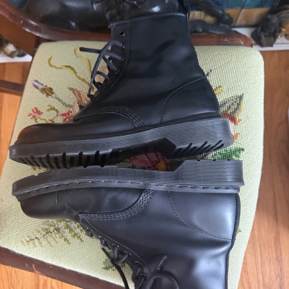 Dr. Martens Black Lace-Up Combat Boots Women's 8 Mono Black on black Moto - Picture 4 of 11